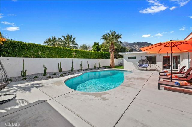 1055 E Racquet Club, Palm Springs, CA 92262