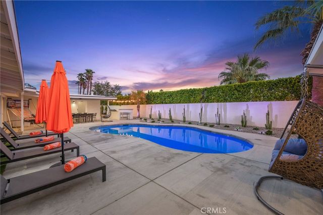 1055 E Racquet Club, Palm Springs, CA 92262