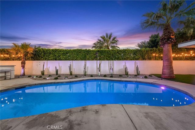1055 E Racquet Club, Palm Springs, CA 92262