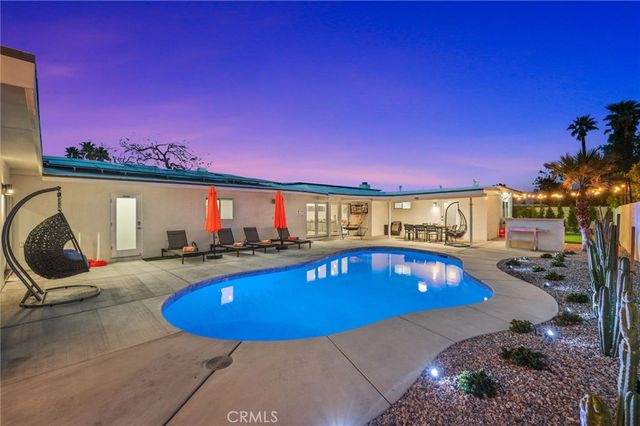 1055 E Racquet Club, Palm Springs, CA 92262