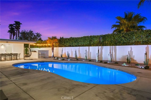 1055 E Racquet Club, Palm Springs, CA 92262