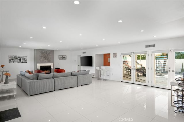 1055 E Racquet Club, Palm Springs, CA 92262