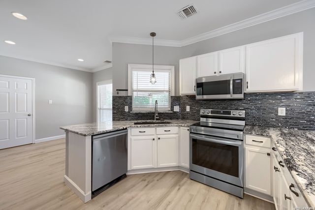 8103 Heritage Park Dr, San Antonio, TX 78240