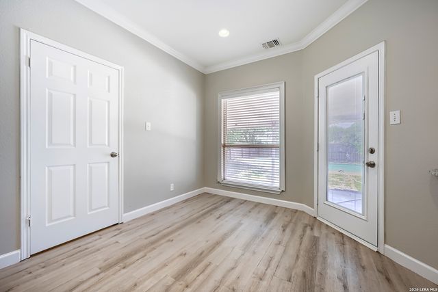 8103 Heritage Park Dr, San Antonio, TX 78240