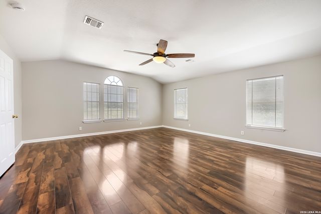 8103 Heritage Park Dr, San Antonio, TX 78240