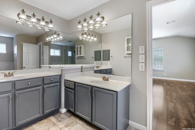 8103 Heritage Park Dr, San Antonio, TX 78240