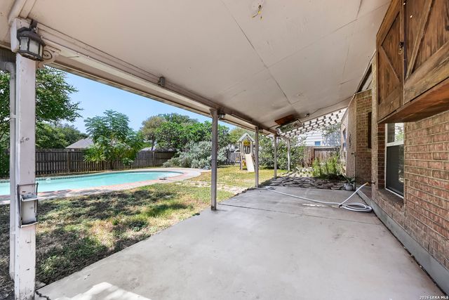 8103 Heritage Park Dr, San Antonio, TX 78240
