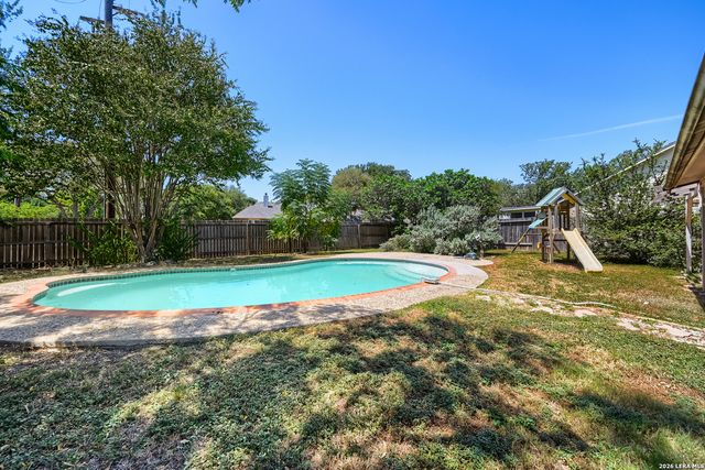 8103 Heritage Park Dr, San Antonio, TX 78240