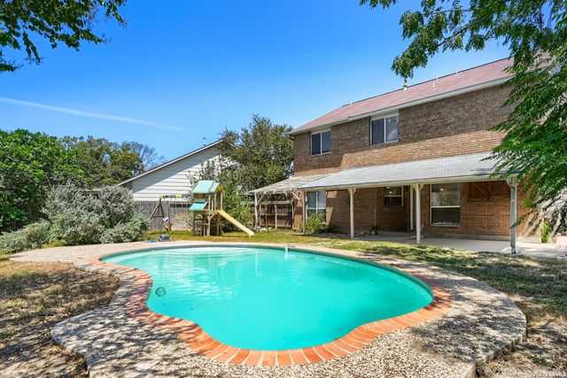 8103 Heritage Park Dr, San Antonio, TX 78240