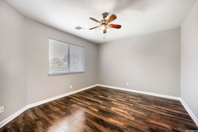 8103 Heritage Park Dr, San Antonio, TX 78240