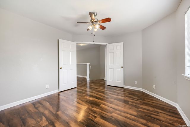 8103 Heritage Park Dr, San Antonio, TX 78240
