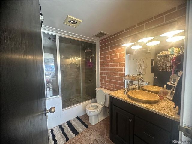 100 Park Ave 1708, Denver, CO 80205