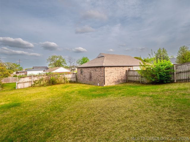909 Fireside Estate, Mcalester, OK 74501