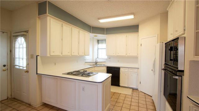 4634 Megal Dr, Corpus Christi, TX 78413