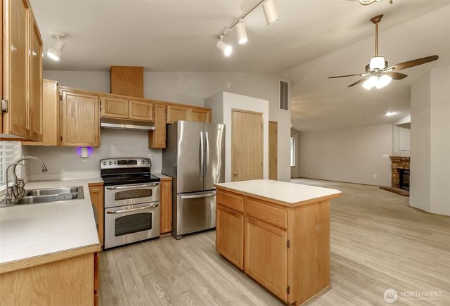 6814 144th Street Ct E, Puyallup, WA 98375