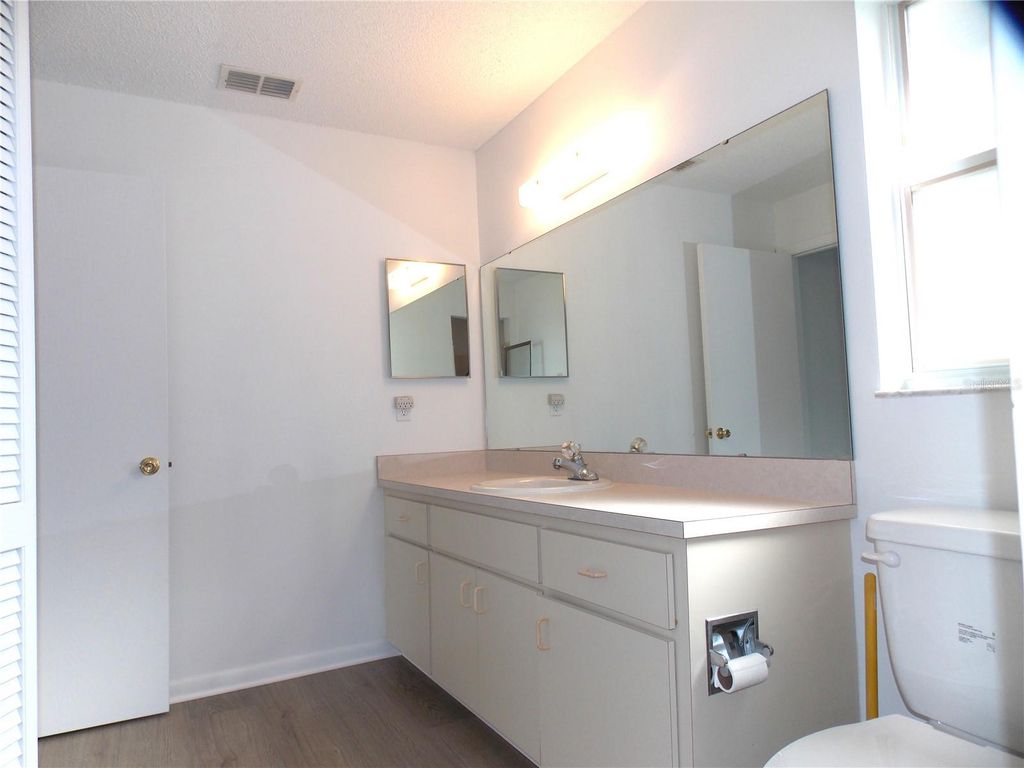 Image 13 of property listing at 9859 SW 97TH LANE, Ocala, FL 34481