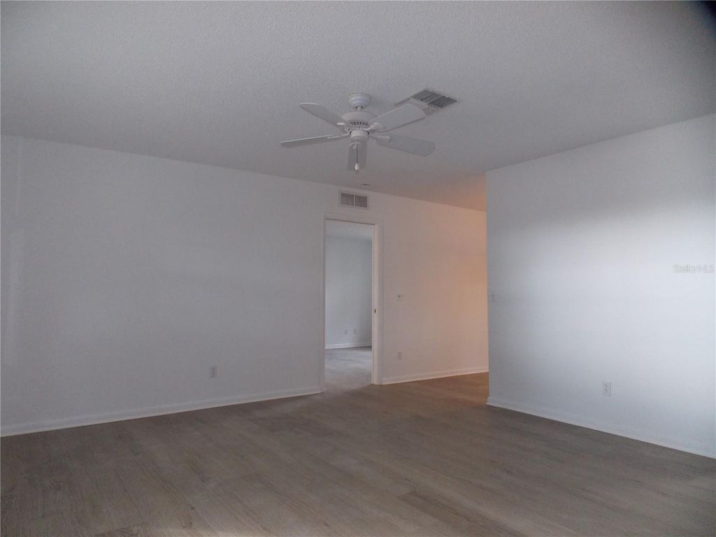 Image 6 of property listing at 9859 SW 97TH LANE, Ocala, FL 34481