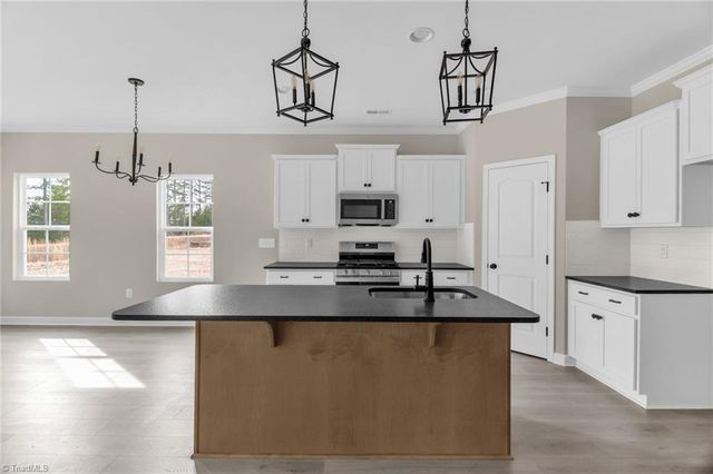 502 Beeson Court, Clemmons, NC 27012