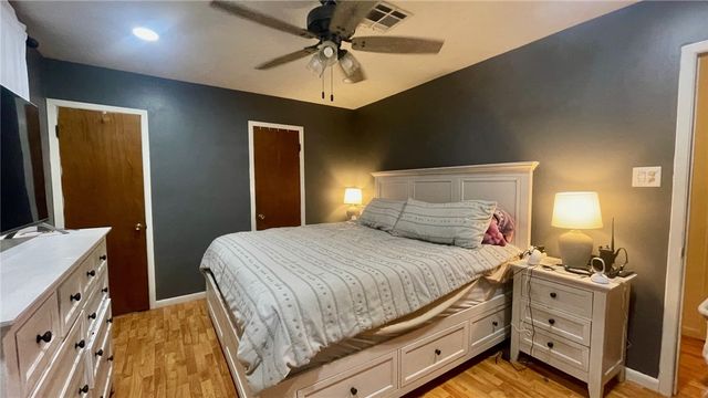 902 South Easterwood Street, Hearne, TX 77859