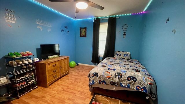 902 South Easterwood Street, Hearne, TX 77859