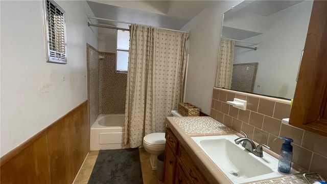 902 South Easterwood Street, Hearne, TX 77859