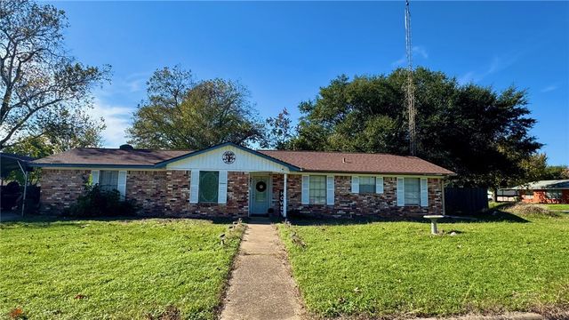 902 South Easterwood Street, Hearne, TX 77859
