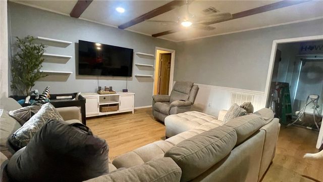 902 South Easterwood Street, Hearne, TX 77859