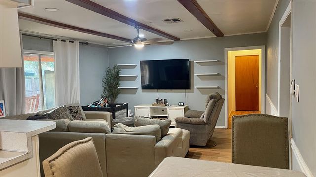 902 South Easterwood Street, Hearne, TX 77859