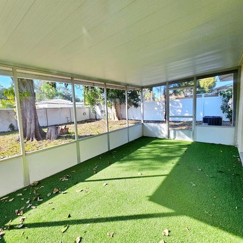 5520 HOBSON STREET NE, St Petersburg, FL 33704