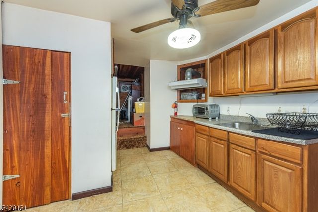 82 Highland Ave, Riverdale Boro, NJ 07457