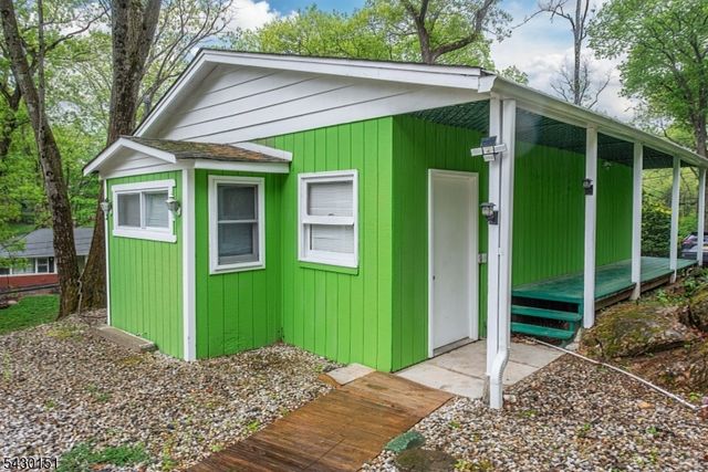 82 Highland Ave, Riverdale Boro, NJ 07457