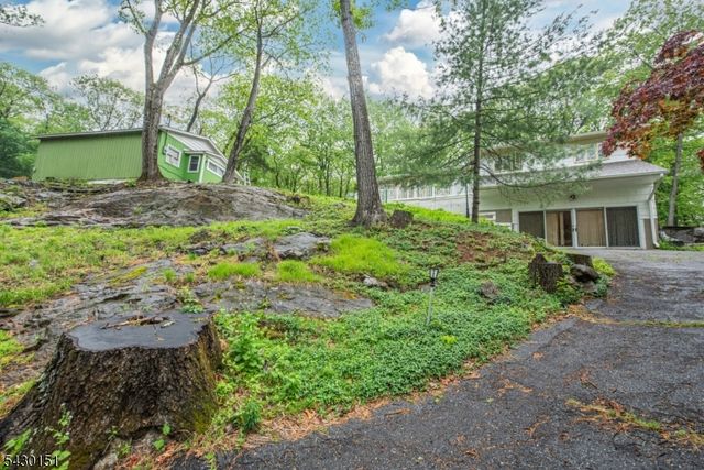 82 Highland Ave, Riverdale Boro, NJ 07457