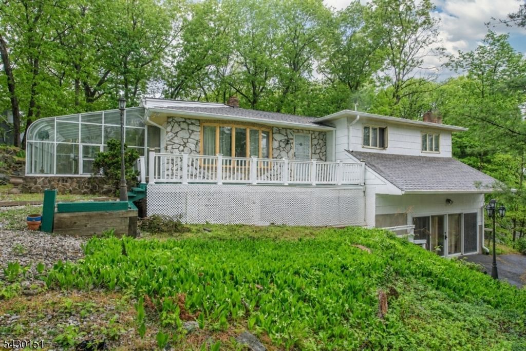 82 Highland Ave, Riverdale Boro, NJ 07457