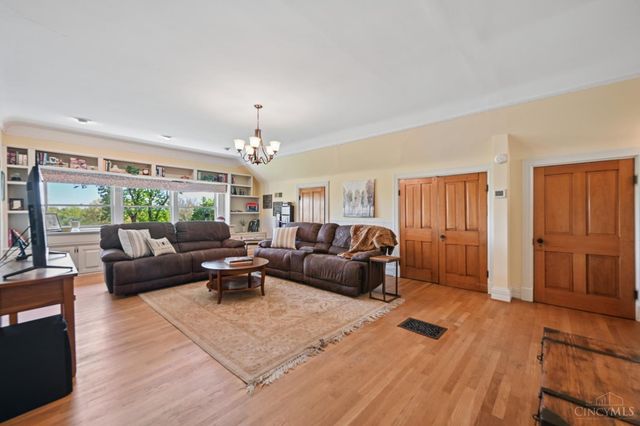 835 Ivy Avenue, Glendale, OH 45246