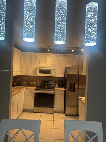 5601 Collins Avenue 823, Miami Beach, FL 33140