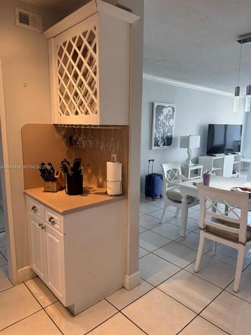 5601 Collins Avenue 823, Miami Beach, FL 33140