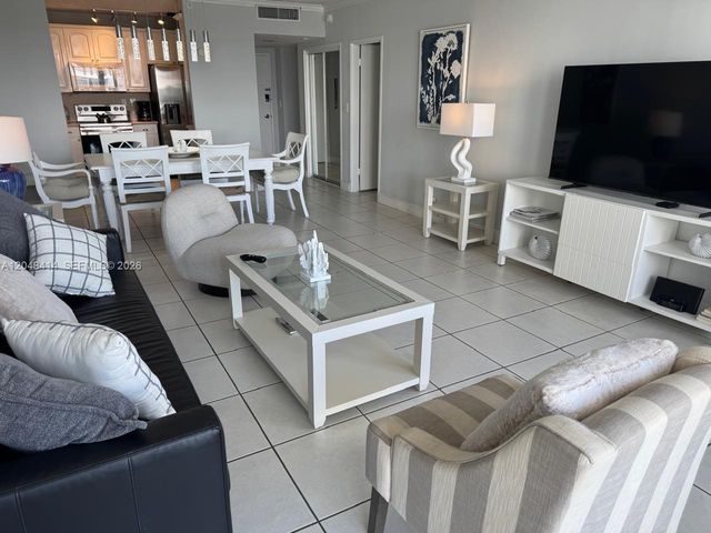 5601 Collins Avenue 823, Miami Beach, FL 33140