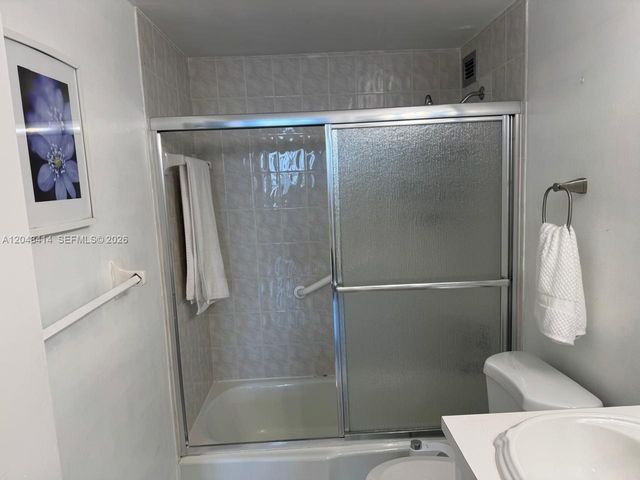 5601 Collins Avenue 823, Miami Beach, FL 33140