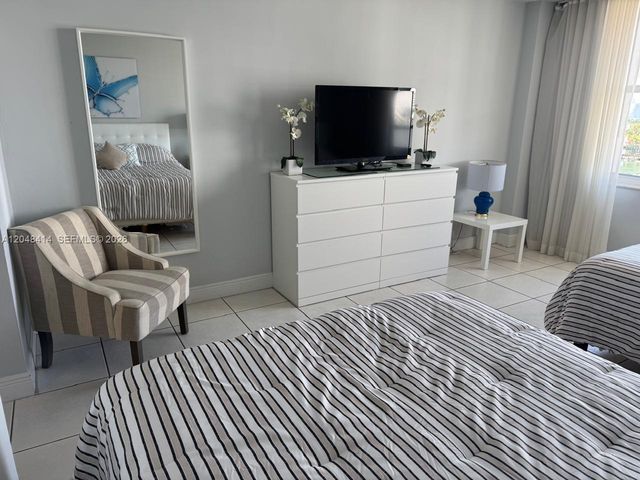 5601 Collins Avenue 823, Miami Beach, FL 33140