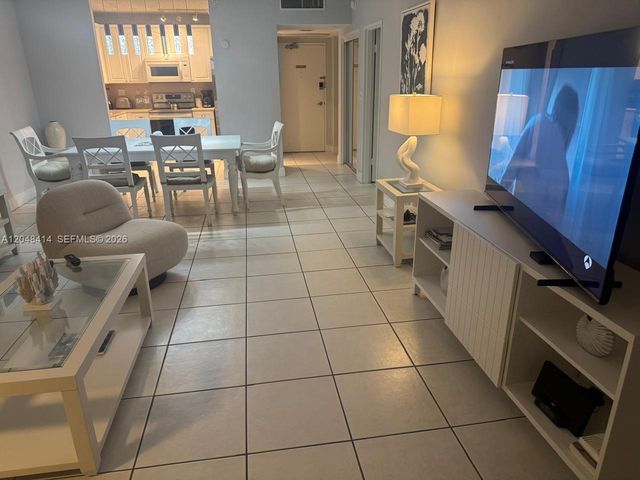 5601 Collins Avenue 823, Miami Beach, FL 33140