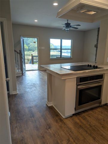 80 Hunters Creek Drive, Huntsville, TX 77340