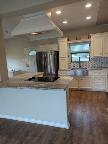 80 Hunters Creek Drive, Huntsville, TX 77340