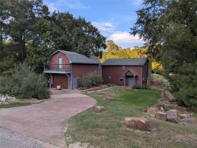 80 Hunters Creek Drive, Huntsville, TX 77340