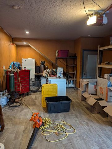 80 Hunters Creek Drive, Huntsville, TX 77340