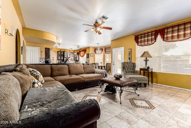 2042 E DIAS Drive, Gilbert, AZ 85234