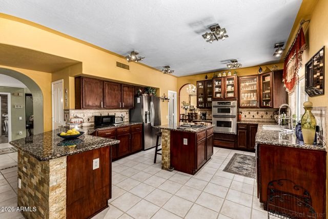 2042 E DIAS Drive, Gilbert, AZ 85234