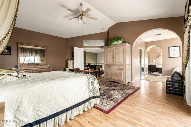 2042 E DIAS Drive, Gilbert, AZ 85234