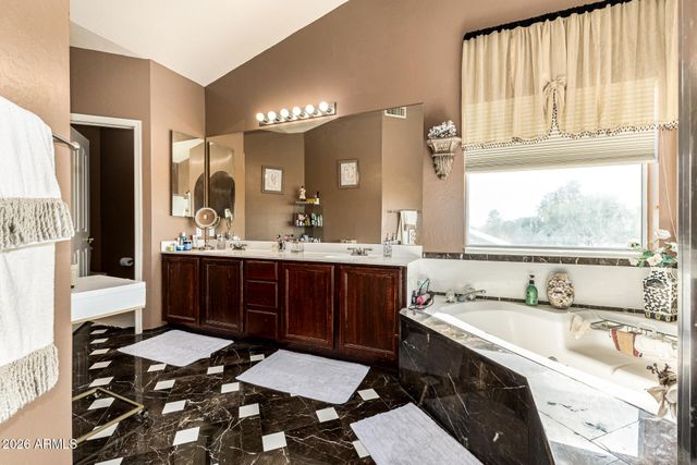 2042 E DIAS Drive, Gilbert, AZ 85234