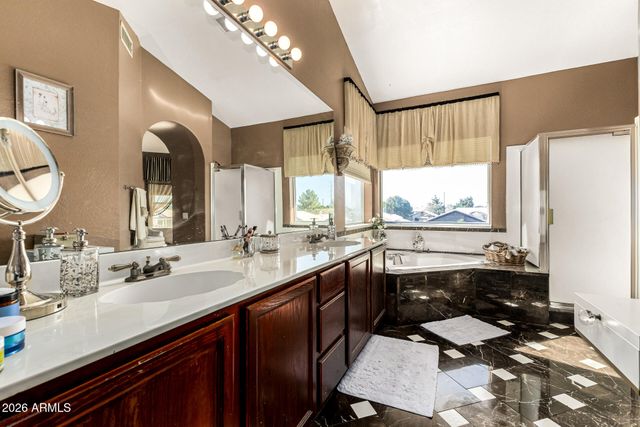 2042 E DIAS Drive, Gilbert, AZ 85234