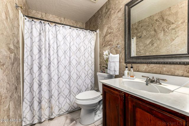 2042 E DIAS Drive, Gilbert, AZ 85234